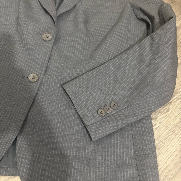 Talbots Wool Charcoal Gray Pinstripe Two Button Blazer Women 12P Classic - Picture 9 of 13
